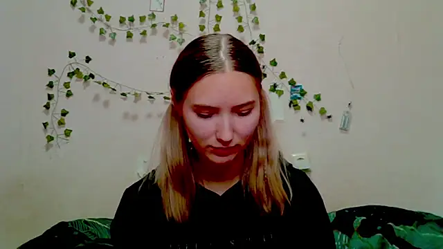 Snapshot of _kikiclark__ chatting on 22, 11, 2025 kikiclark online show from 22, 11, 2025