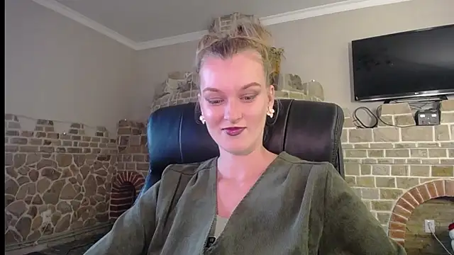 Snapshot of MysticVenus_ chatting on 16, 9, 2025 MysticVenus online show from 16, 9, 2025