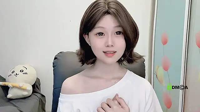 Snapshot of gummy-candy chatting on 11, 10, 2025 gummy-candy online show from 11, 10, 2025
