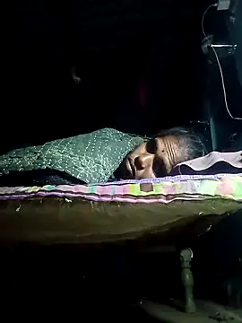 Snapshot of Hot-honi chatting on 15, 11, 2025 Hot-honi online show from 15, 11, 2025