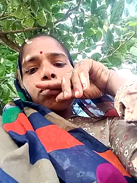 Snapshot of Hot-honi chatting on 18, 11, 2025 Hot-honi online show from 18, 11, 2025