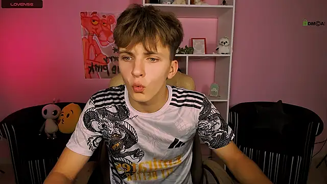 Snapshot of travis_wolf_ chatting on 8, 9, 2025 travis wolf online show from 8, 9, 2025