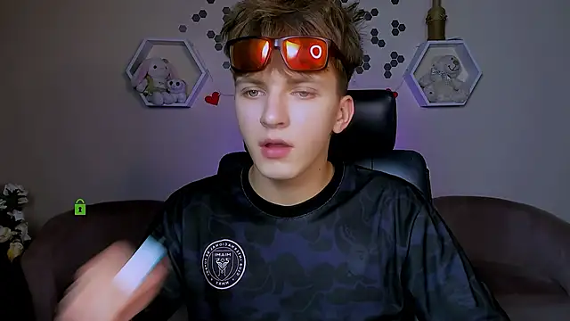 Snapshot of travis_wolf_ chatting on 18, 9, 2025 travis wolf online show from 18, 9, 2025