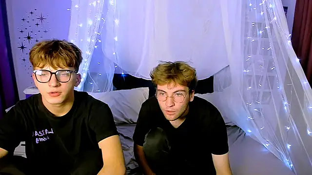 Snapshot of travis_wolf_ chatting on 19, 10, 2025 travis wolf online show from 19, 10, 2025