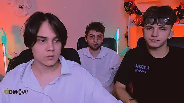 Snapshot of travis_wolf_ chatting on 26, 10, 2025 travis wolf online show from 26, 10, 2025