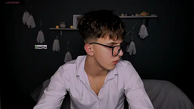 Snapshot of travis_wolf_ chatting on 29, 10, 2025 travis wolf online show from 29, 10, 2025