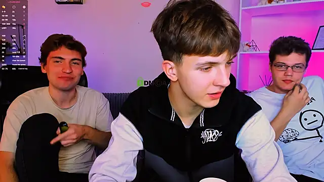 Snapshot of travis_wolf_ chatting on 13, 11, 2025 travis wolf online show from 13, 11, 2025