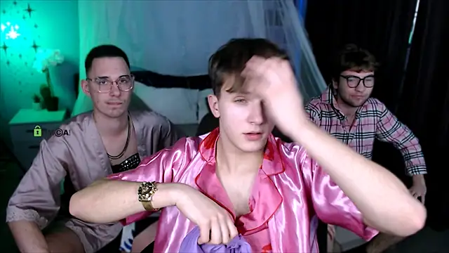 Snapshot of travis_wolf_ chatting on 22, 11, 2025 travis wolf online show from 22, 11, 2025