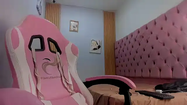 Jax Maliq online show from 12, 11, 2025