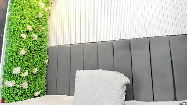 Snapshot of Skarlett_hot_ chatting on 8, 1, 2026 Skarlett hot online show from 8, 1, 2026