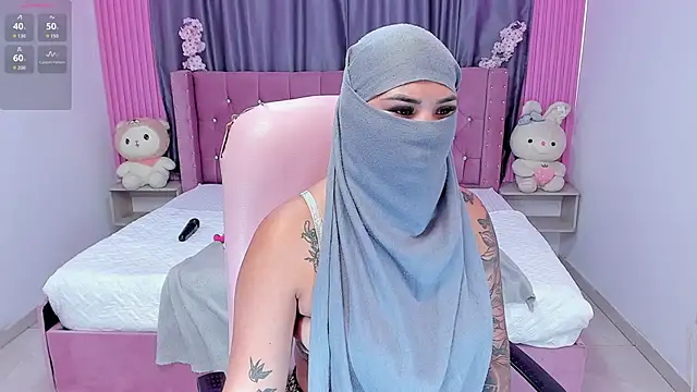 Snapshot of Nayla-Mouna chatting on 23, 9, 2025 Nayla-Mouna online show from 23, 9, 2025