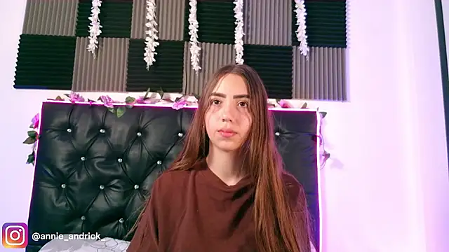  leda swan  online show from 14, 3, 2026