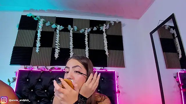  leda swan  online show from 29, 5, 2026