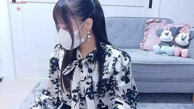 Snapshot of YURi_luv chatting on 22, 10, 2025 YURi luv online show from 22, 10, 2025