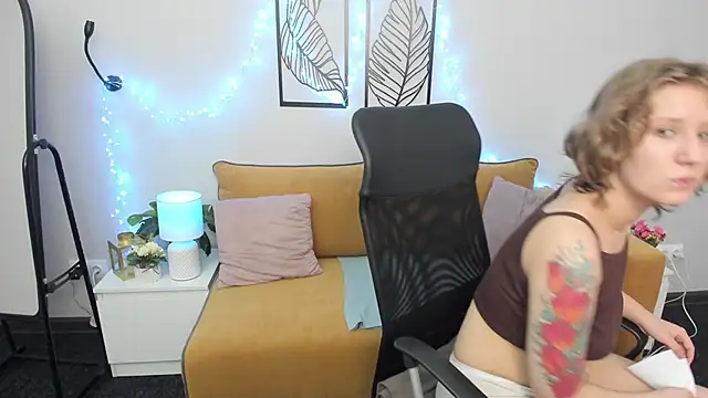 Hailey Foxy online show from 12, 9, 2025