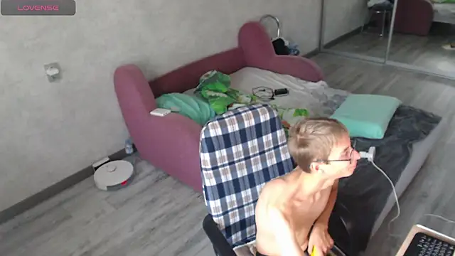 glasses cat online show from 14, 9, 2025