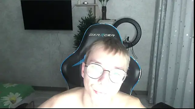 Snapshot of glasses_cat chatting on 9, 1, 2026 glasses cat online show from 9, 1, 2026