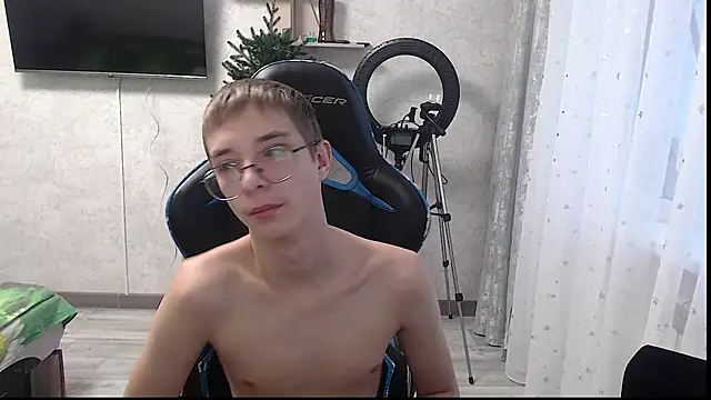 Snapshot of glasses_cat chatting on 12, 1, 2026 glasses cat online show from 12, 1, 2026