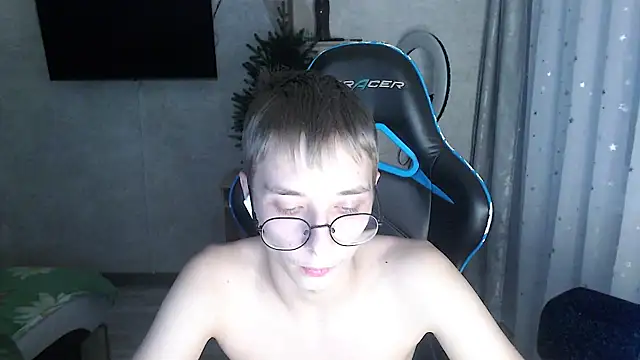 Snapshot of glasses_cat chatting on 16, 1, 2026 glasses cat online show from 16, 1, 2026