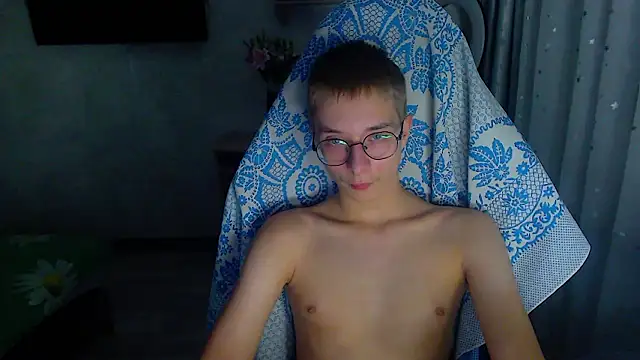 Snapshot of glasses_cat chatting on 14, 2, 2026 glasses cat online show from 14, 2, 2026