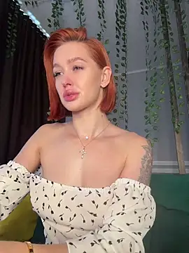 Snapshot of LittleFox___ chatting on 6, 6, 2026 LittleFox online show from 6, 6, 2026