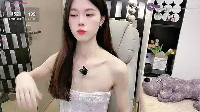 Snapshot of Yueyue-MM chatting on 10, 4, 2026 Yueyue-MM online show from 10, 4, 2026