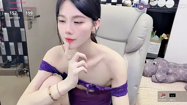 Snapshot of Yueyue-MM chatting on 8, 5, 2026 Yueyue-MM online show from 8, 5, 2026
