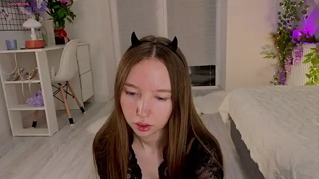 Snapshot of ElfredaTupy chatting on 4, 6, 2026 ElfredaTupy online show from 4, 6, 2026