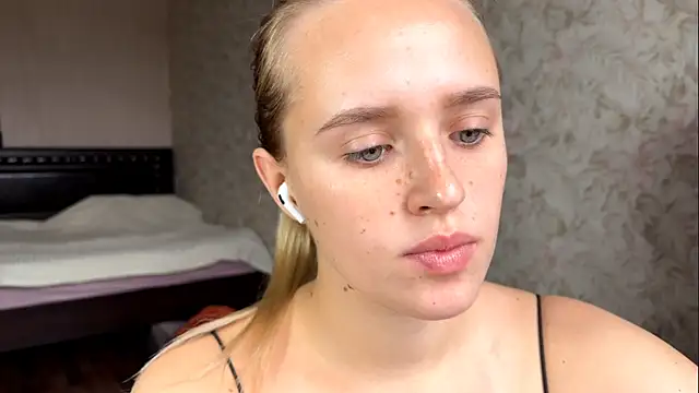 ElisabetLorney online show from 15, 10, 2025