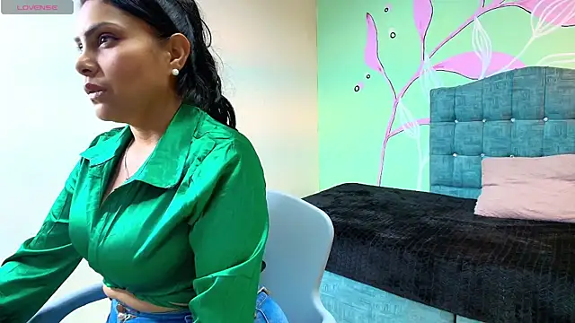 Ivi Rose   online show from 25, 9, 2025