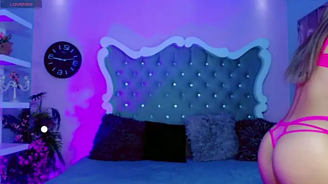 Honey Moontsts online show from 15, 4, 2026