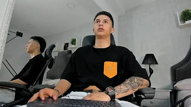 liaamsmiith  online show from 4, 10, 2025