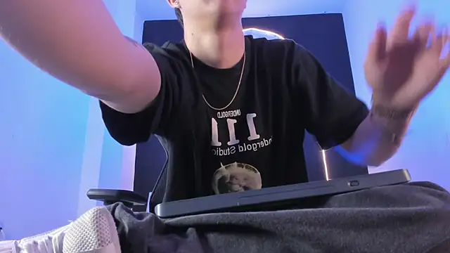 liaamsmiith  online show from 4, 11, 2025