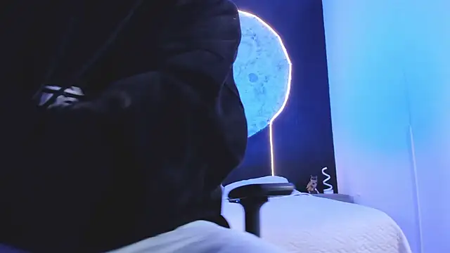 liaamsmiith  online show from 14, 11, 2025