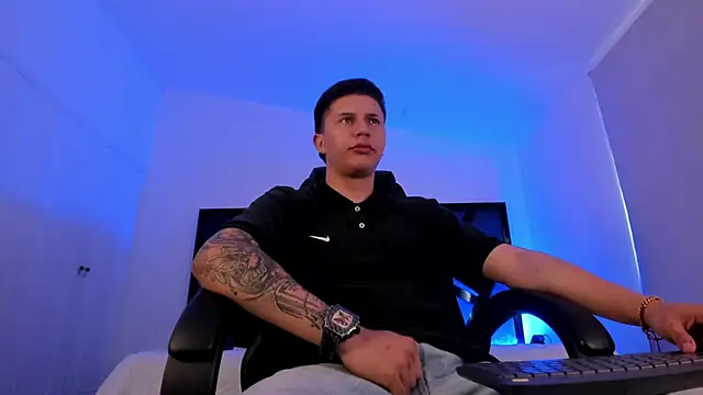 liaamsmiith  online show from 5, 12, 2025