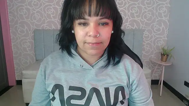 Snapshot of Vivi_rosse_ch chatting on 11, 11, 2025 Vivi rosse ch online show from 11, 11, 2025