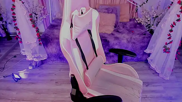 Snapshot of Arhy_Blonde chatting on 12, 9, 2025 Arhy Blonde online show from 12, 9, 2025