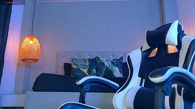 Thaiel Fosteer online show from 20, 4, 2026