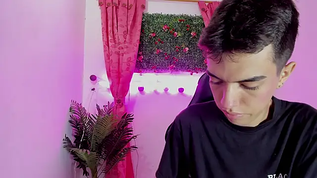 Snapshot of dylan_202520_ chatting on 10, 9, 2025 dylan 202520 online show from 10, 9, 2025