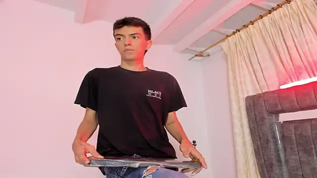 Snapshot of dylan_202520_ chatting on 7, 10, 2025 dylan 202520 online show from 7, 10, 2025