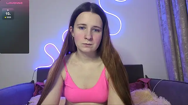 Snapshot of _Linett_ chatting on 8, 11, 2025 Linett online show from 8, 11, 2025