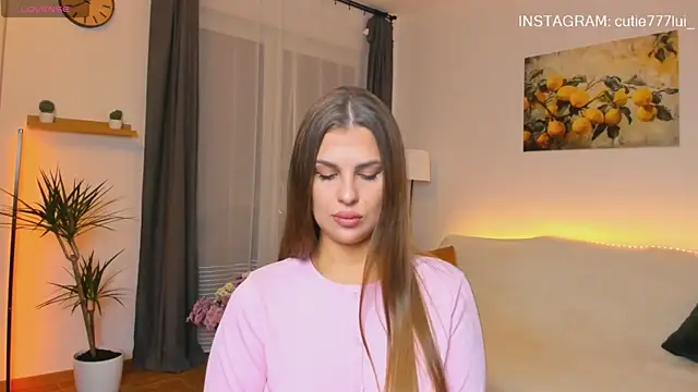 Snapshot of Cutie_Lui_ chatting on 23, 9, 2025 Cutie Lui online show from 23, 9, 2025