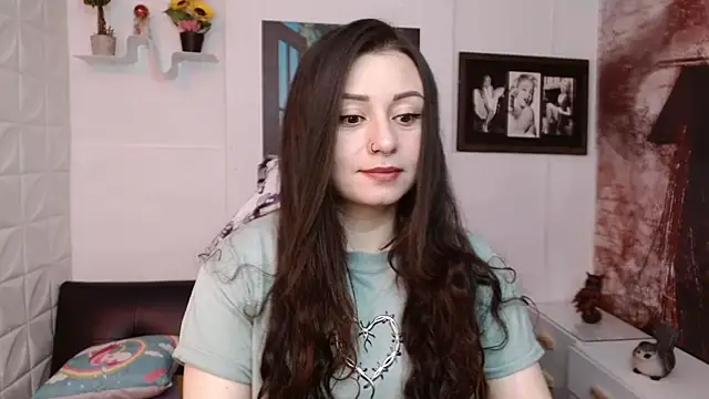 Snapshot of Eva_Roussell chatting on 22, 4, 2026 Eva Roussell online show from 22, 4, 2026