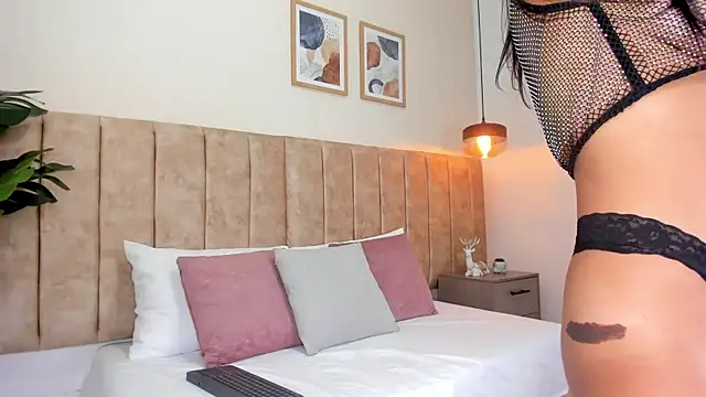 Snapshot of Karina_Harris chatting on 19, 9, 2025 Karina Harris online show from 19, 9, 2025