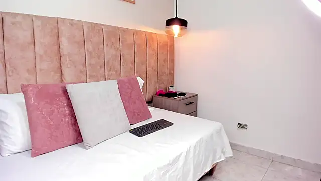 Snapshot of Karina_Harris chatting on 7, 10, 2025 Karina Harris online show from 7, 10, 2025