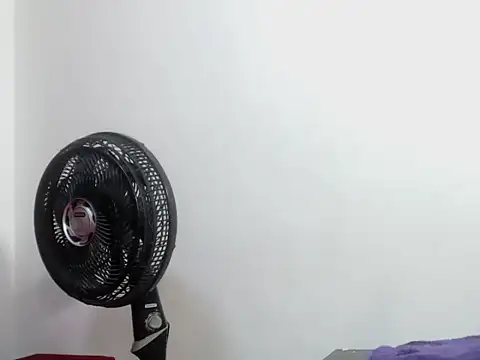 Snapshot of Andy_22cm chatting on 4, 11, 2025 Andy 22cm online show from 4, 11, 2025