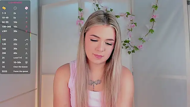 Snapshot of AliaBuerstatte chatting on 2, 10, 2025 AliaBuerstatte online show from 2, 10, 2025