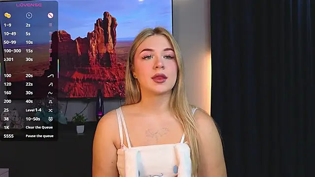 Snapshot of AliaBuerstatte chatting on 6, 10, 2025 AliaBuerstatte online show from 6, 10, 2025