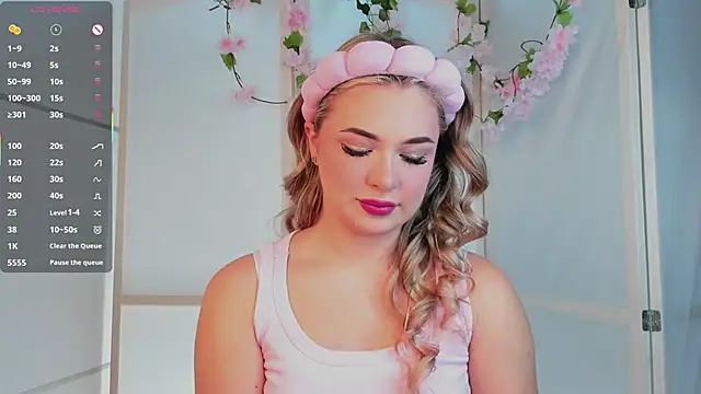 Snapshot of AliaBuerstatte chatting on 8, 10, 2025 AliaBuerstatte online show from 8, 10, 2025