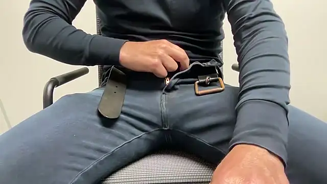 Snapshot of harrys74 chatting on 27, 10, 2025 harrys74 online show from 27, 10, 2025